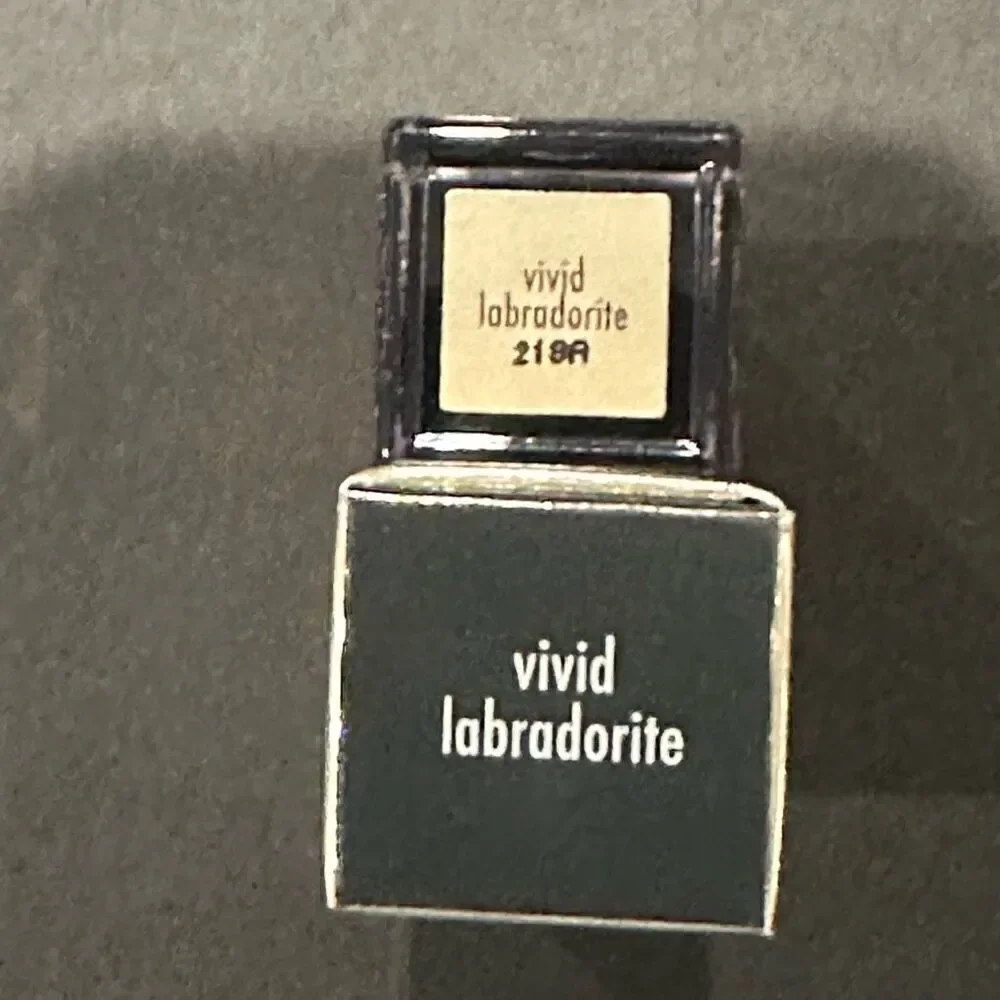 Stila *NEW IN BOX* liquid eyeshadow “VIVID LABRADORITE” Shimmer and Glow
